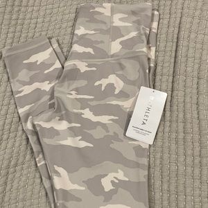 Final sale!! NWT Athleta Elation 7/8 Tights.